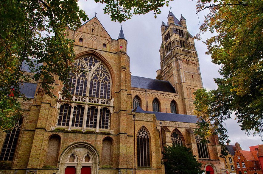 Lisieux-Catedral-Saint-Salvador--Peregrina-Turismo