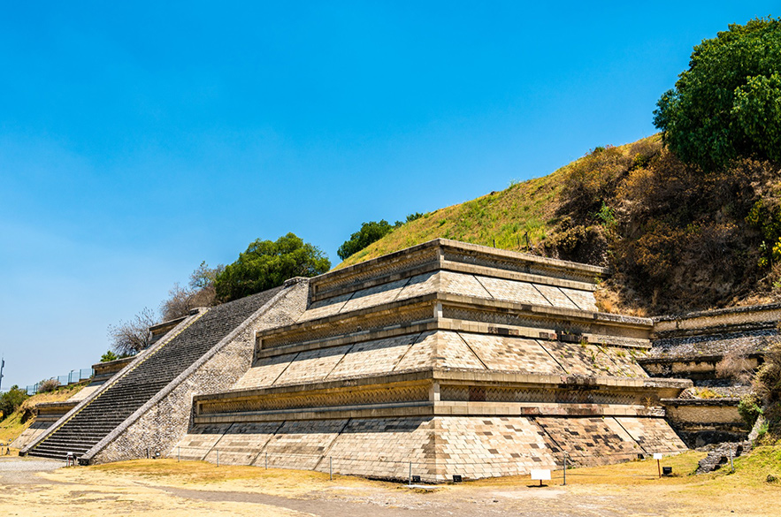 Ruínas da grande pirâmide de Cholula, no México - Peregrina Turismo