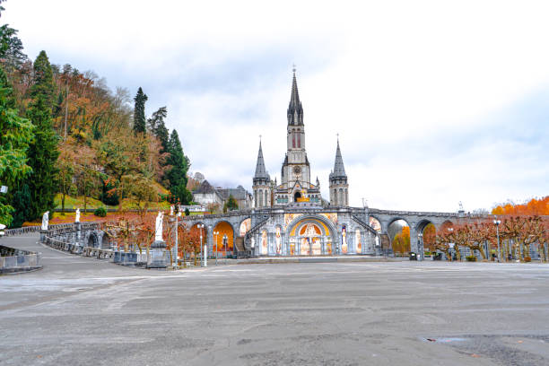 Basílica de Lourdes - França - Peregrina Brasil Turismo