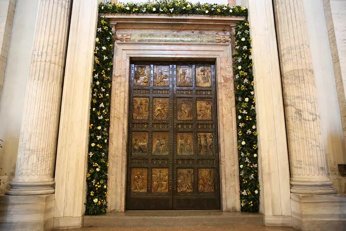 Porta Santa da Basílica de São Pedro - Foto: A12.com