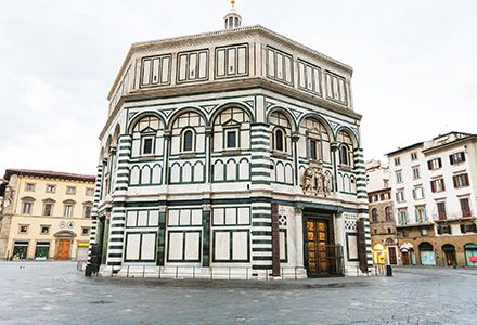 Batistério de San Giovanni, na Piazza del Duomo, no centro de Florença, Itália.